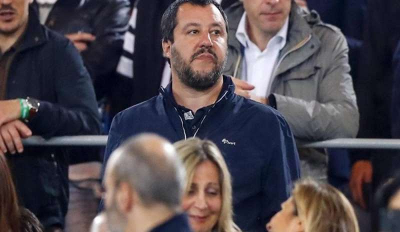 Salvini: “La chiusura degli stadi condanna i tifosi veri”