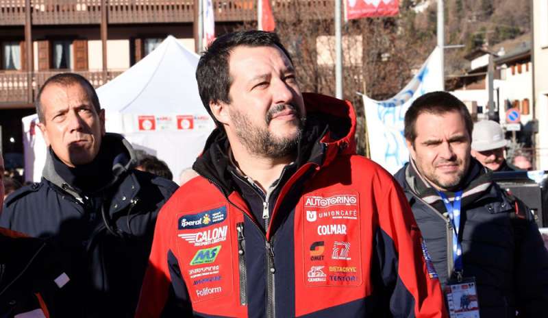 Salvini: “La sinistra difende elite e finanza”