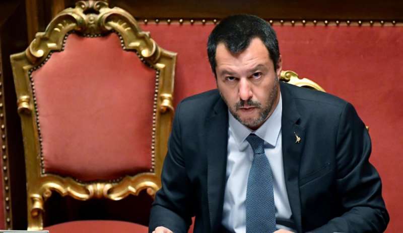 Salvini: “Mai complici di chi traffica droga e armi”
