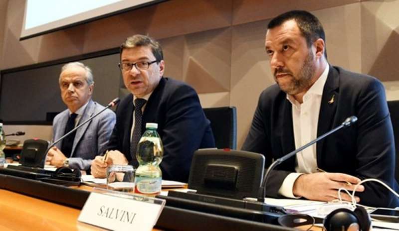 Salvini: “Non confondiamo i teppisti coi tifosi”