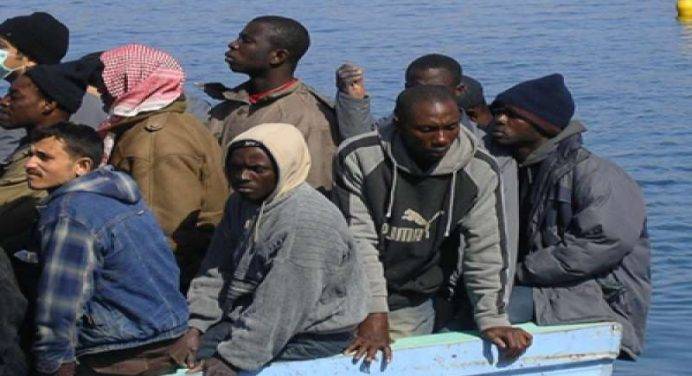 Nuovo sbarco di migranti in Sardegna, in cinque su un mezzo di fortuna