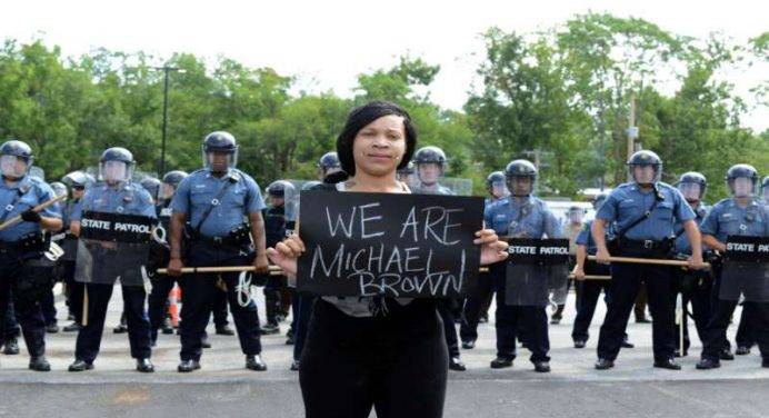 Nuovi scontri con la polizia, arrestati 50 manifestanti a Ferguson (Usa)