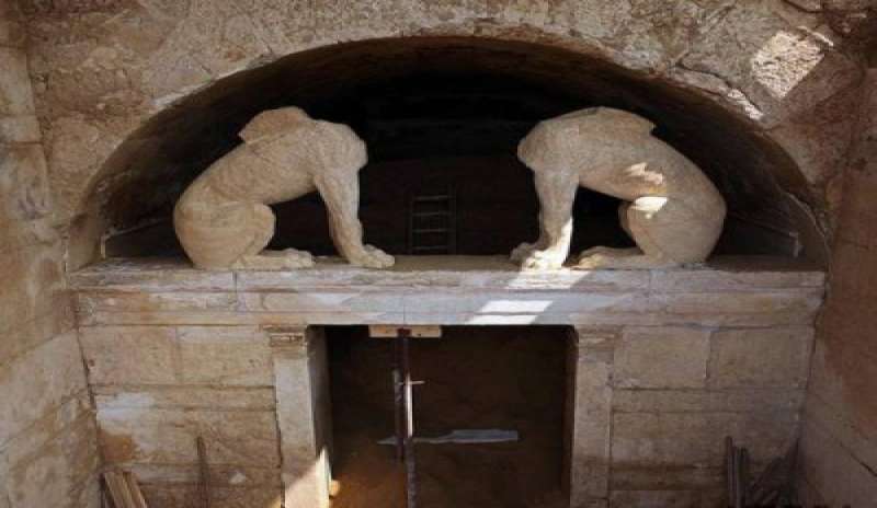 Scoperta archeologica, rinvenuti cinque corpi umani nell’antico monumento funebre di Amfipolis