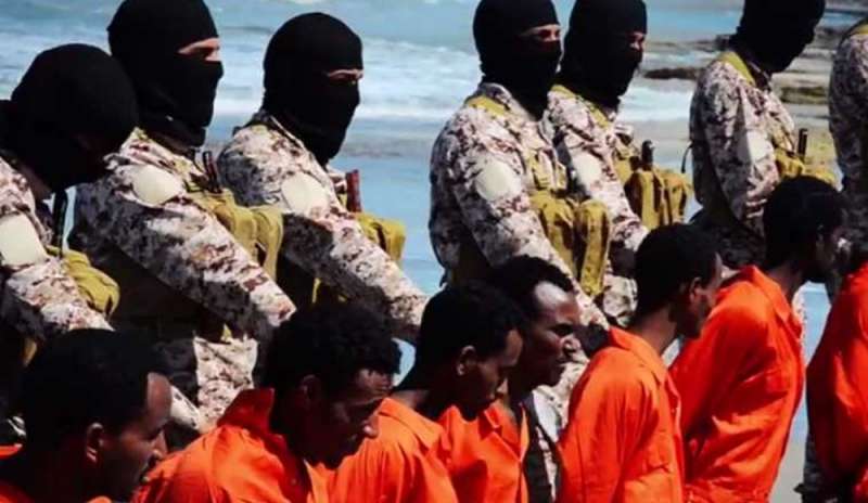 Scoperta la fossa comune dei cristiani uccisi dall'Isis