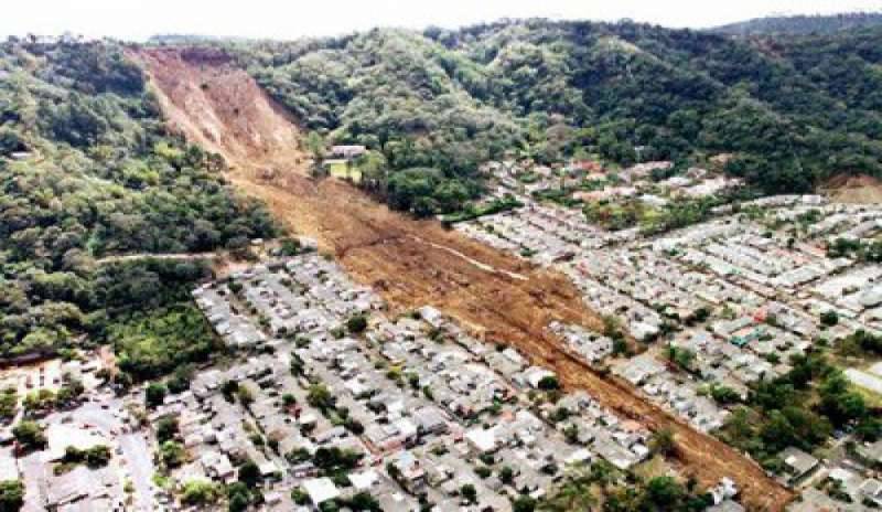 Scossa di magnitudo 7,4 a El Salvador, è allarme tsunami