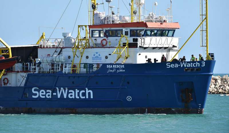 Sea Watch, 47 a bordo: “Non ci dicono dove andare”