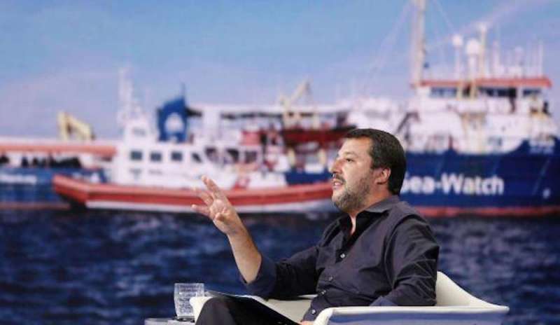 Sea Watch. Salvini perentorio: “Equipaggio da arrestare”