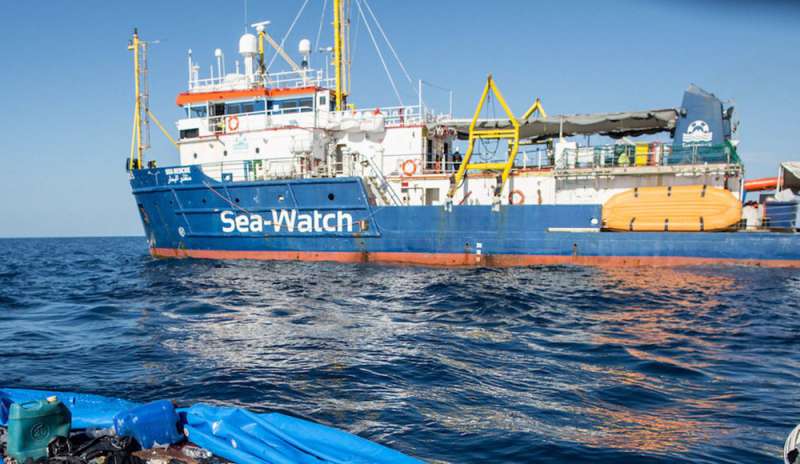 Sea Watch, Salvini: “Ok a sbarco se non restano in Italia”
