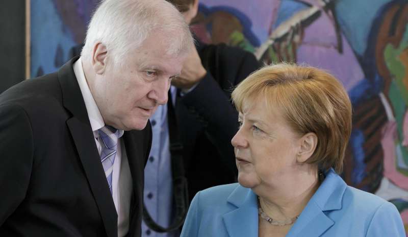 Seehofer, 'no' a Merkel e minaccia dimissioni