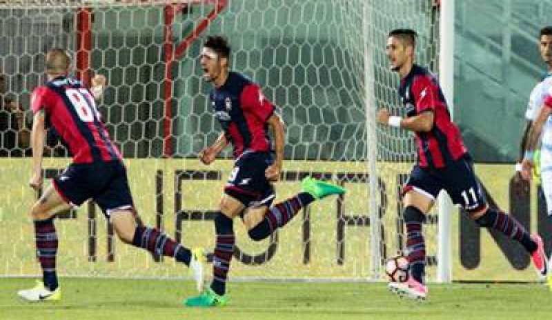 Serie A: il Crotone batte la Lazio e guadagna la salvezza, il Palermo trascina in B l’Empoli