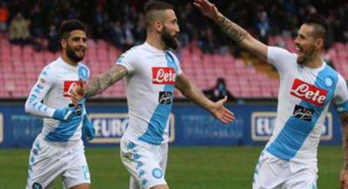 Serie A: il Napoli batte il Pescara 3-1 al San Paolo, la Roma vince in trasferta