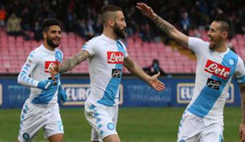 Serie A: il Napoli batte il Pescara 3-1 al San Paolo, la Roma vince in trasferta
