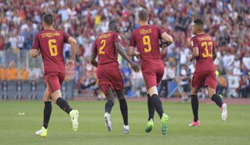 Serie A: la Roma soffre ma approda ai gironi di Champions League. Il Napoli batte la Samp 2 a 4