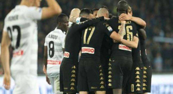 Serie A, tris del Napoli all’Udinese. Partenopei a -2 dalla Roma