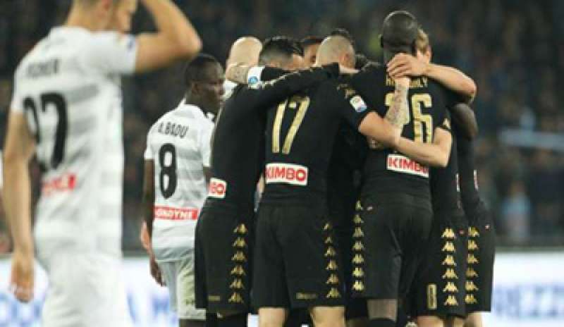 Serie A, tris del Napoli all’Udinese. Partenopei a -2 dalla Roma