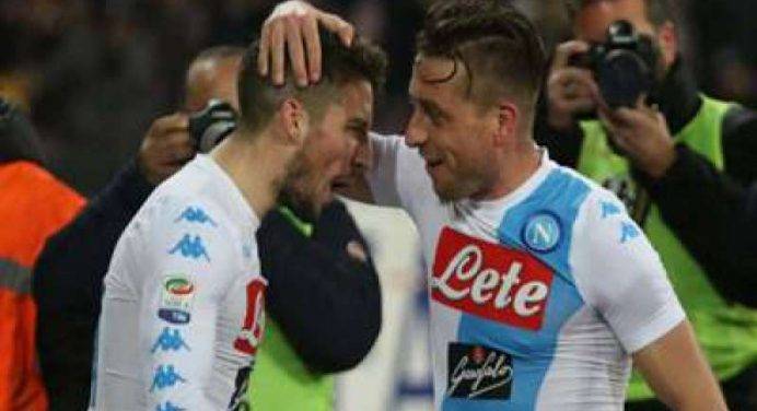 Serie A, Zielinski e Giaccherini abbattono il Genova: Napoli al secondo posto