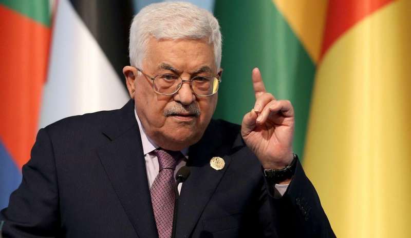 Shoah: bufera su Abu Mazen