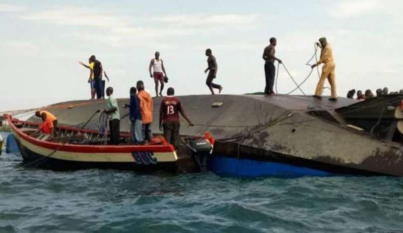 Si ribalta traghetto sul lago Vittoria: almeno 86 morti