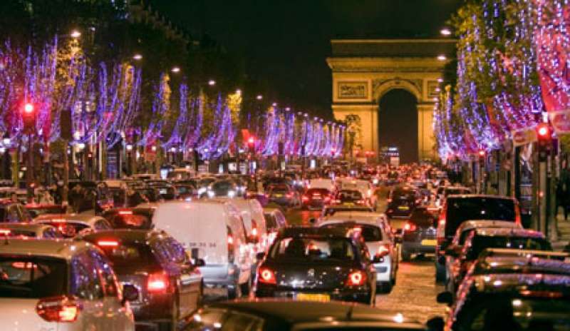 Il sindaco di Parigi vuole eliminare il diesel entro il 2020