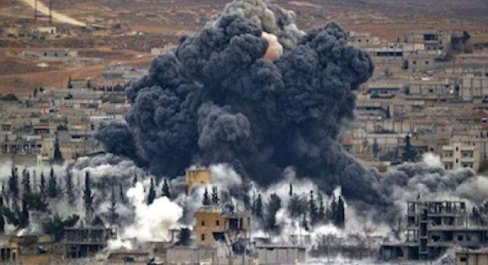 Siria: a Raqqa migliaia di civili intrappolati nel fuoco incrociato
