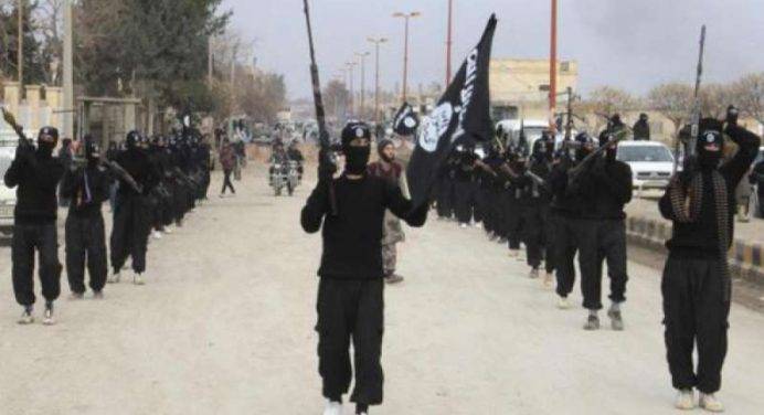 Siria, la famiglia dell’inglese nelle mani dei jihadisti si appella all’Isis