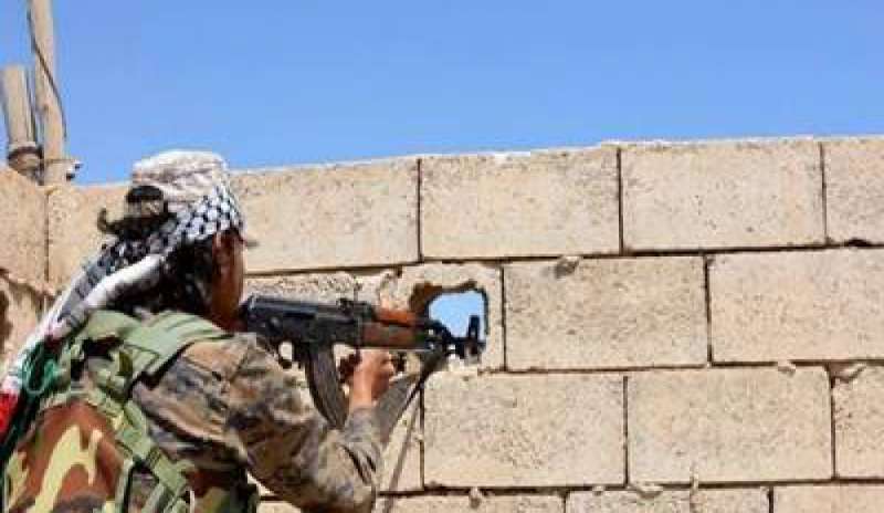 Siria: le milizie curde aprono una breccia nelle mura di Raqqa, Isis sotto pressione