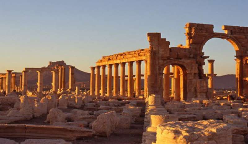 SIRIA, L’ISIS AVANZA VERSO PALMIRA. AD ALEPPO BARILI BOMBA CONTRO I CIVILI: 39 MORTI