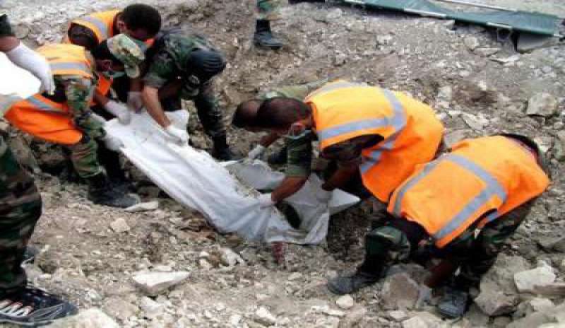 Siria, un’intera tribù sterminata dall’Isis: 200 corpi ritrovati in una fossa