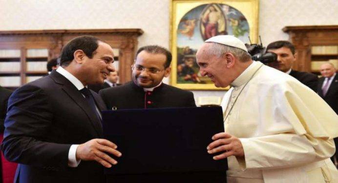 Il presidente egiziano ha incontrato Francesco per parlare di pace