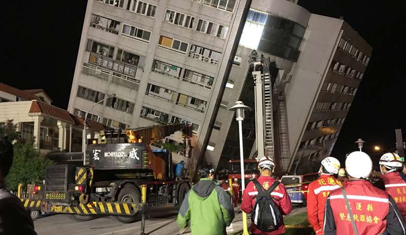 Crolla un hotel, almeno 2 morti