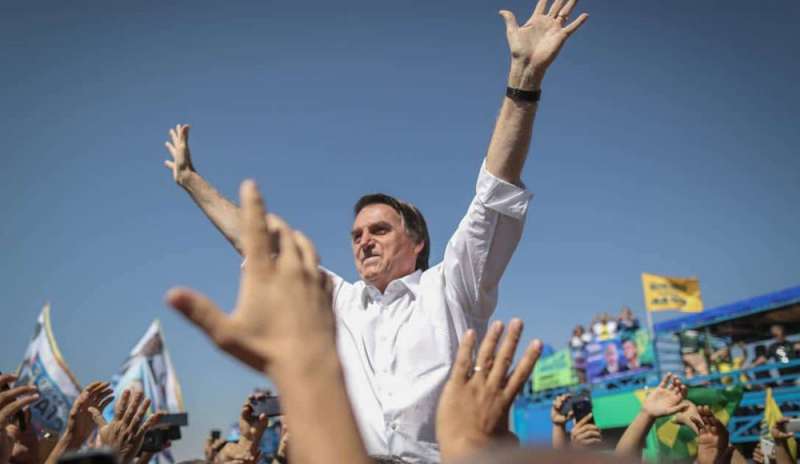 Sondaggi: Bolsonaro resta favorito