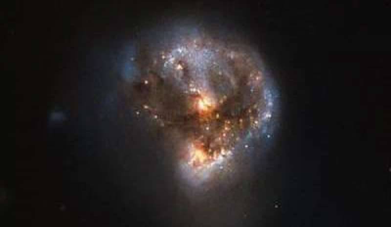 Hubble fotografa un gigantesco laser cosmico a forma di bocciolo