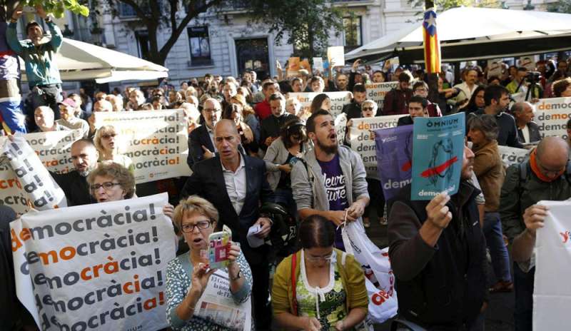 Spagna, bufera sul referendum: arrestati 12 esponenti del governo catalano