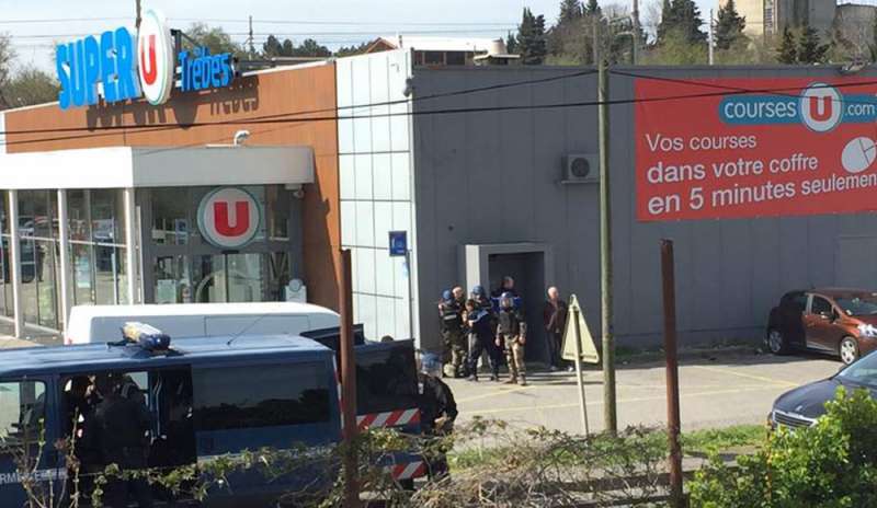 Spara in un supermarket: almeno 3 morti. Ucciso l'attentatore