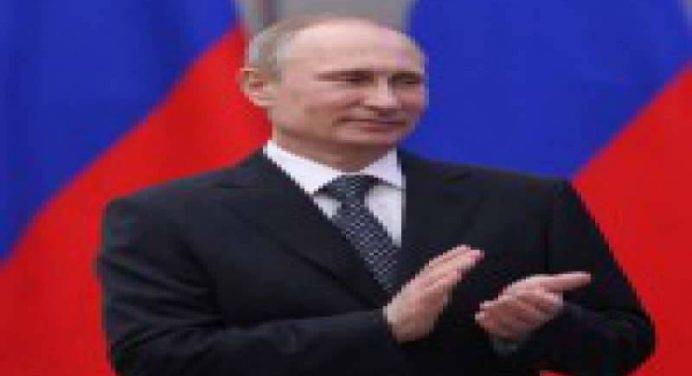Spending review al Cremlino: Putin si taglia lo stipendio