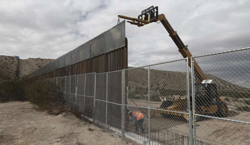 Stop ai fondi del Pentagono per il muro in Messico