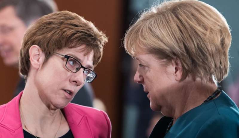 Successione Cdu: Merkel pesca tra i fedelissimi