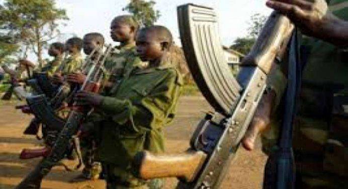 Sud Sudan: centinaia di minori rapiti per essere trasformati in bambini soldato