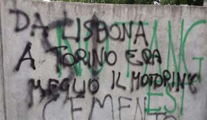 Superga, scritte offensive sul monumento che ricorda il “Grande Torino”