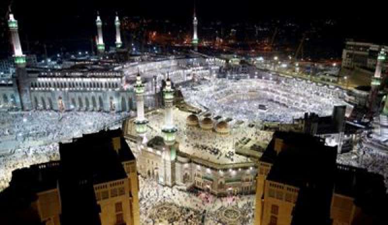 Sventato attacco alla grande moschea di La Mecca, kamikaze ferisce 11 persone
