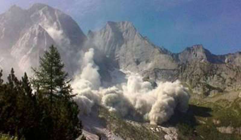 Svizzera, frana il Pizzo Cengalo: 8 escursionisti dispersi