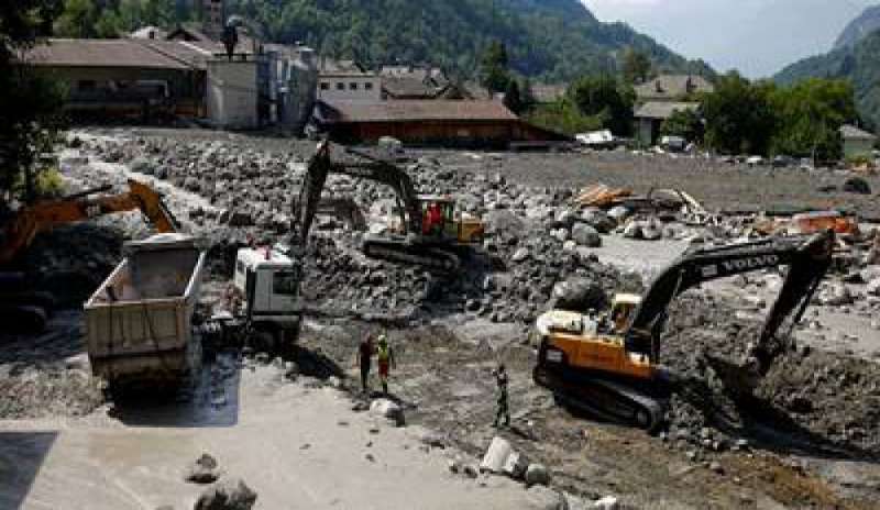 Svizzera, nuova colata di fango e detriti in Val Bregaglia: evacuate centinaia di persone