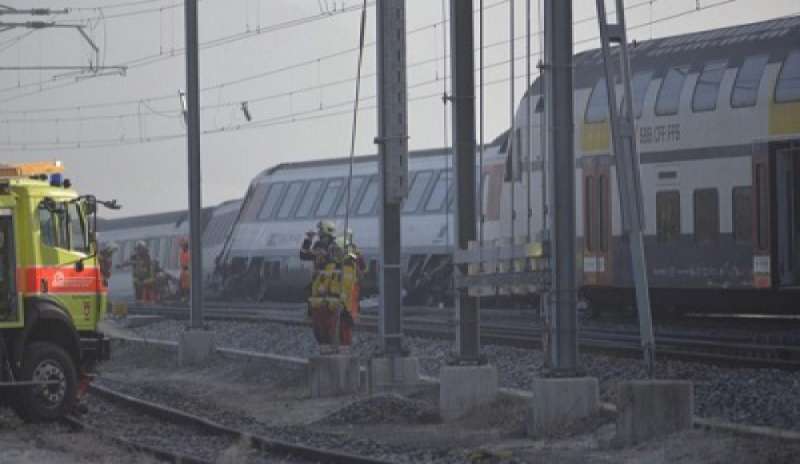 Svizzera: scontro tra due treni stamattina all’alba