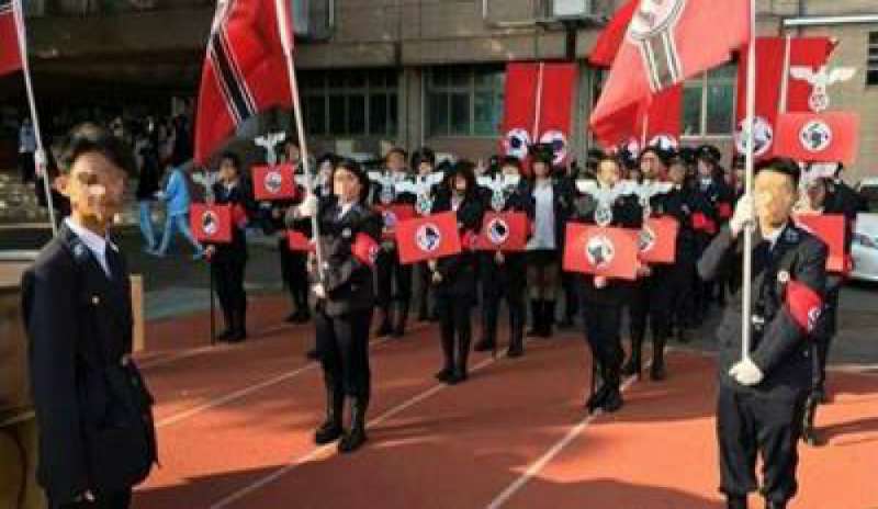 Taiwan, festa scolastica in stile Reich: il preside costretto alle dimissioni