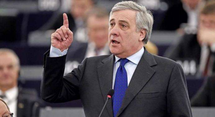 Tajani: “Chiudere la rotta del Mediterraneo centrale”