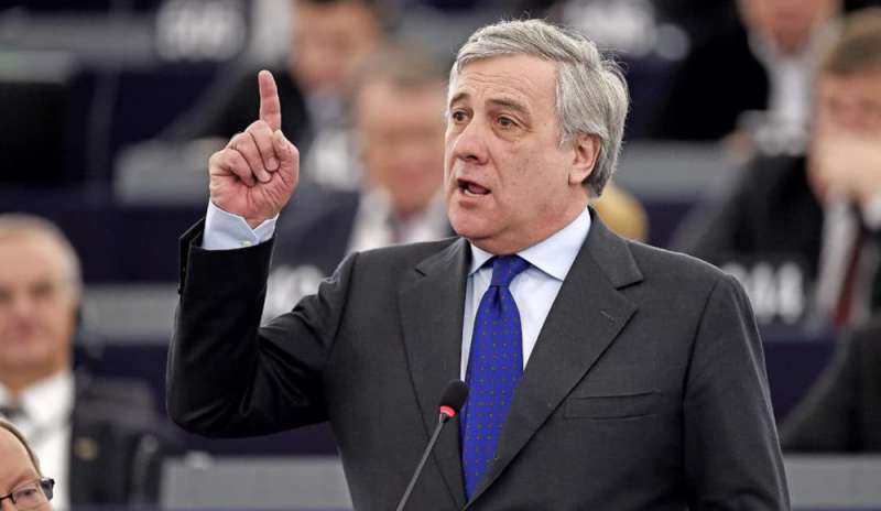 Tajani: “Ue a rischio se non risolve il tema migranti”</p>