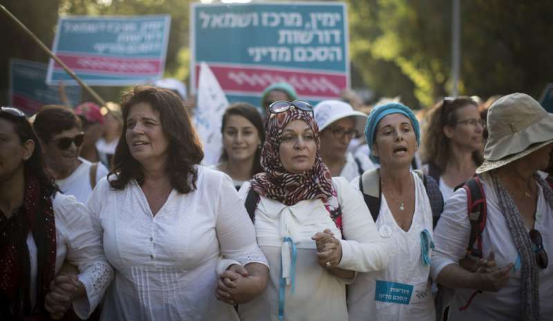 Terra Santa. Donne cristiane, musulmane ed ebree in marcia per la pace