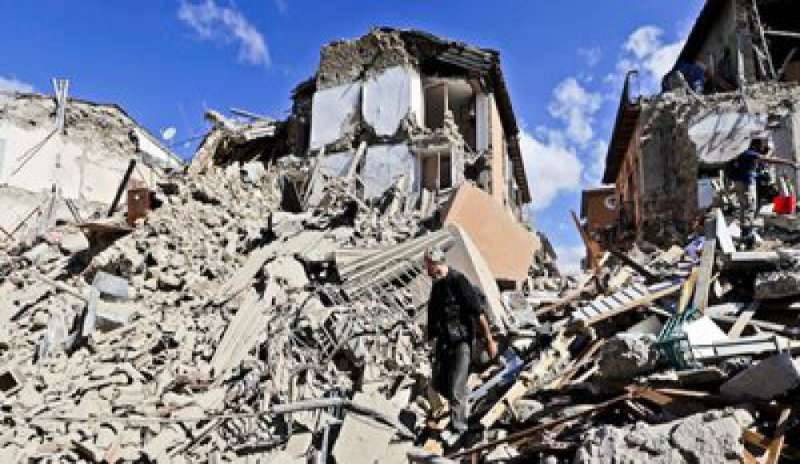 Terremoto, sindaci in protesta a un anno dal sisma. Pirozzi: “Presi in giro sulle tasse”