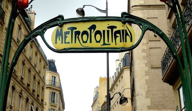 Terrore a Parigi: attacco con l’acido in metro