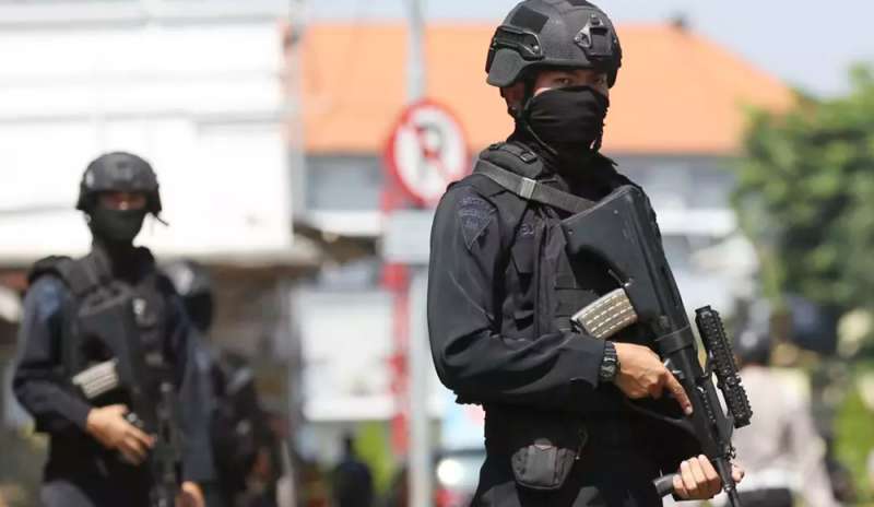 Terrore a Subaraya: attaccata stazione di polizia